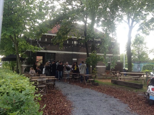 Mossel & Gin by null