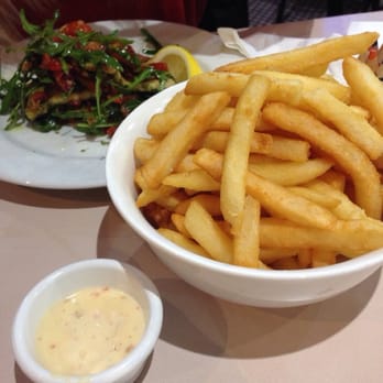 Anglesea Hotel - Chips with dipping sauce - Hotels Near Me - Anglesea, VIC