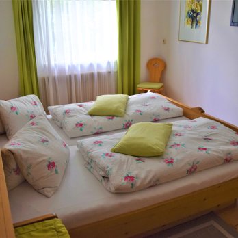 Pension Bayrhammer Alois - Comfortable queen-sized bed in a bright room - Guest Houses Near Me - Ramsau, 5