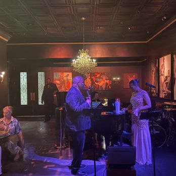 CW's Gin Joint - Cocktail Bars Near Me - Tampa, Florida