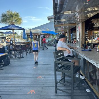 The Oar House - Outdoor bar - American Near Me - Pensacola, Florida