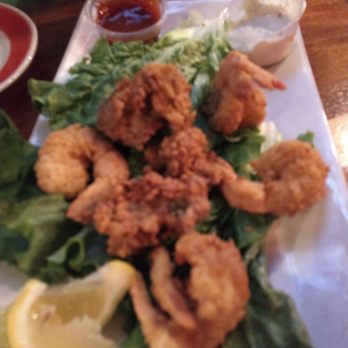 Surf Hut - Appetizer shrimp and oysters - Seafood Near Me - Destin, Florida