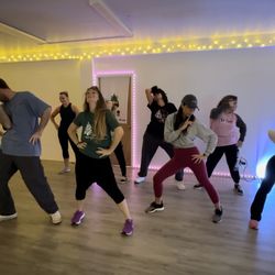 Hawaii Dance Bomb - Adult Beginner 90/00s Hip Hop Classes