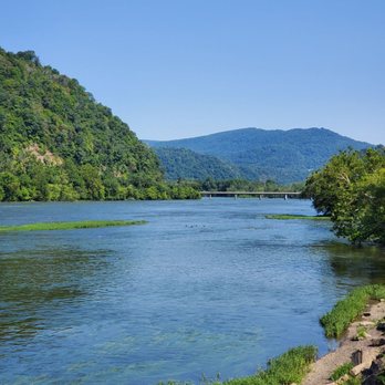 Bluestone Dam - The New River flowing into town from the dam release. - Landmarks & Historical Buildings Near Me - Hinton, West Virginia
