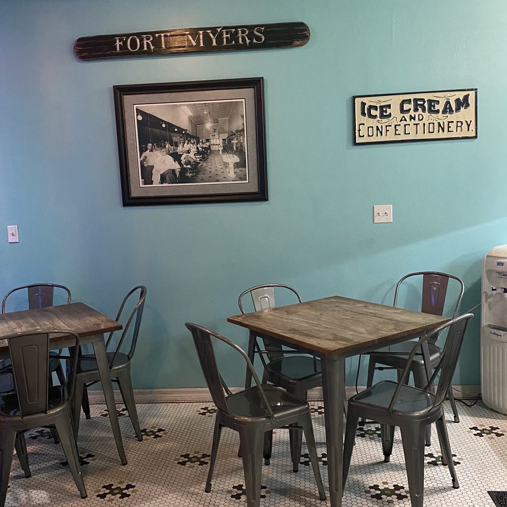 Scoops on First - Interior - Ice Cream & Frozen Yogurt Near Me - Fort Myers, Florida
