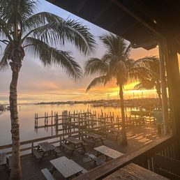 Finns Apollo Beach Awesome Sunsets an Drinks