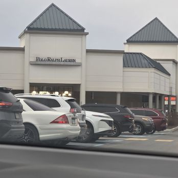 Pocono Premium Outlets - Shopping Centers Near Me - Tannersville, Pennsylvania