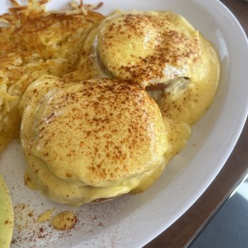 Early Bird Cafe - Eggs Benedict - American Near Me - Pine, Arizona