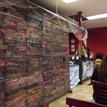 Da Shrimp Hale - Interior - Seafood Near Me - Kahului, Hawaii