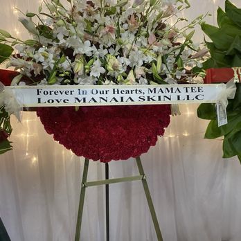 Flower Fair - Half moon wreath - Florists Near Me - Honolulu, Hawaii Flower Fair - Half moon wreath - Florists Near Me - Honolulu, Hawaii
