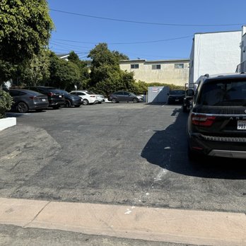Manhattan Dental Care Studio - Clinic lot parking in back off Elm Street - General Dentistry Near Me - Manhattan Beach, California