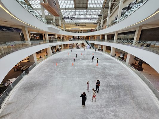 Lloyd Center Ice Rink