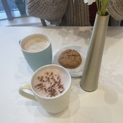 Studio.89 - Chia latte and mocha latte