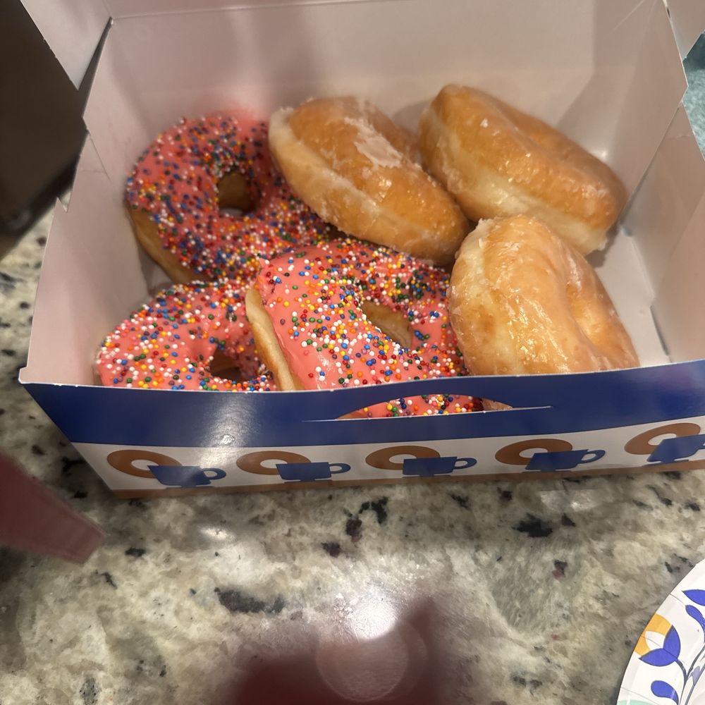 Mary Lee Donuts Logo
