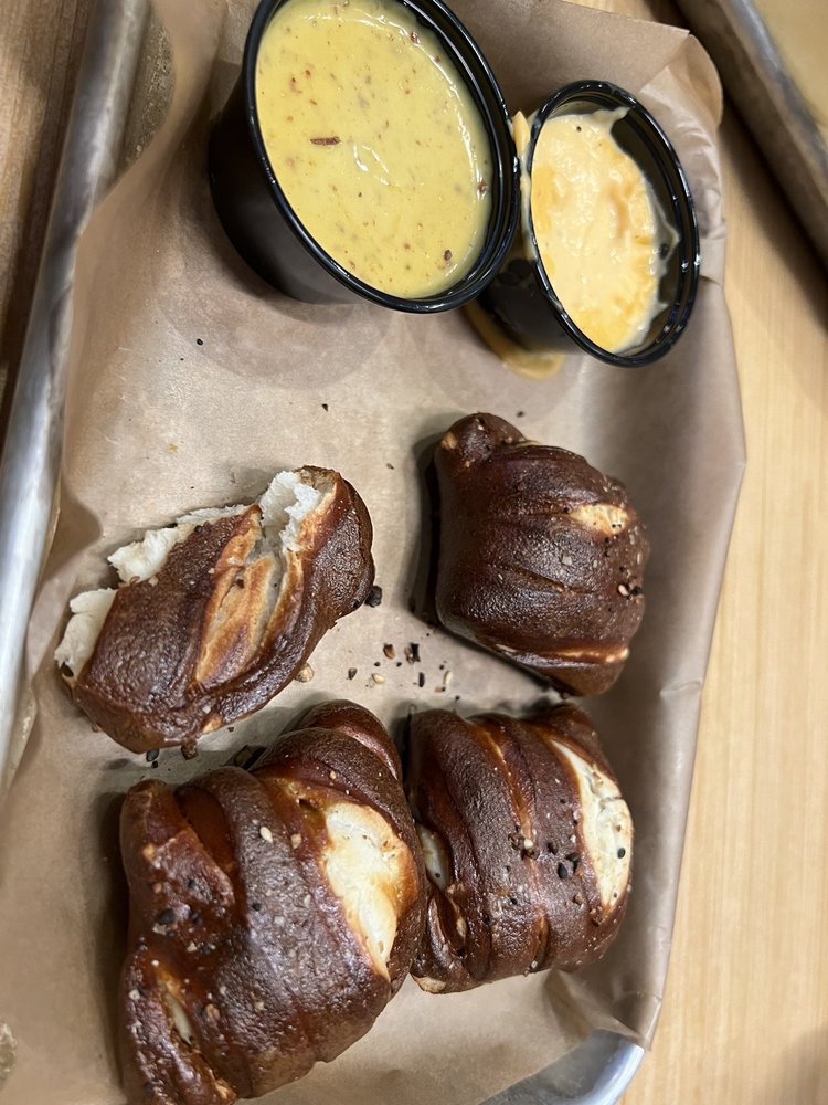 BUFFALO WILD WINGS 15 Photos & 24 Reviews 1485 Wagner Ave