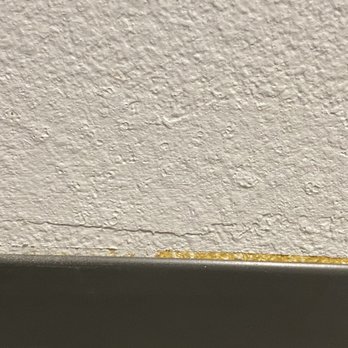 JG Decor - Area above cove base molding. Shows lack of attention to detail. - General Contractors Near Me - Placentia, California