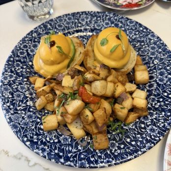 Little Hen - Eggs Benedict - Breakfast & Brunch Near Me - New York, New York Little Hen - Eggs Benedict - Breakfast & Brunch Near Me - New York, New York