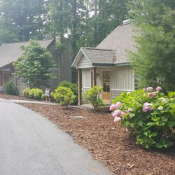 The Cabins at White sulphur springs - Little row of cabins