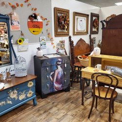 Riverside Antiques & Treasures