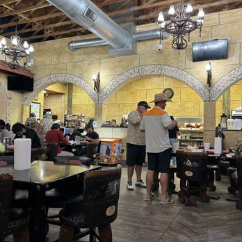 El Herradero de Jalisco - Dining Room - Tex-Mex Near Me - Uvalde, Texas El Herradero de Jalisco - Dining Room - Tex-Mex Near Me - Uvalde, Texas