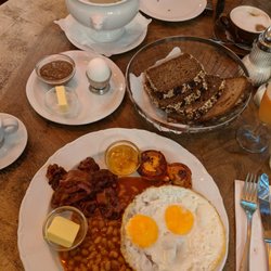 Café im Hinterhof - German breakfast (top) and English breakfast (bottom)
