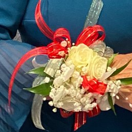 Wrist corsage. Nice but could've been fresher. Wrist corsage. Nice but could've been fresher.