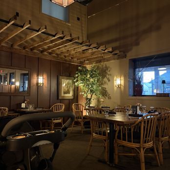 Alpine Crossing and Kitchen - Dinner area - Breakfast & Brunch Near Me - McMinnville, Oregon Alpine Crossing and Kitchen - Dinner area - Breakfast & Brunch Near Me - McMinnville, Oregon