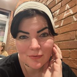 H & M - Wearing my new headband!