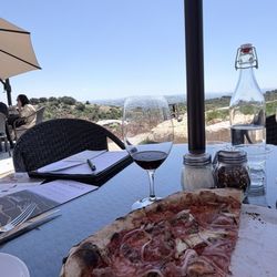 Calcareous Vineyard - Pizza, wine and a view