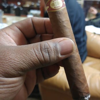 Robusto Cigars - Tobacco Shops Near Me - Arcadia, California