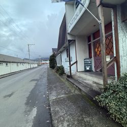 Cottage and Castle Antiques - Exterior