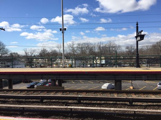 LIRR LOCUST MANOR STATION Updated March 2025 10 Photos Bedell St