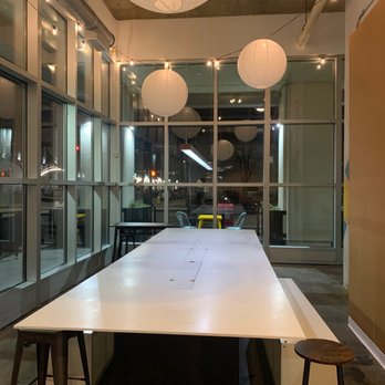 Hello Honey - Huge table space for big family or friends - Ice Cream & Frozen Yogurt Near Me - Cincinnati, Ohio