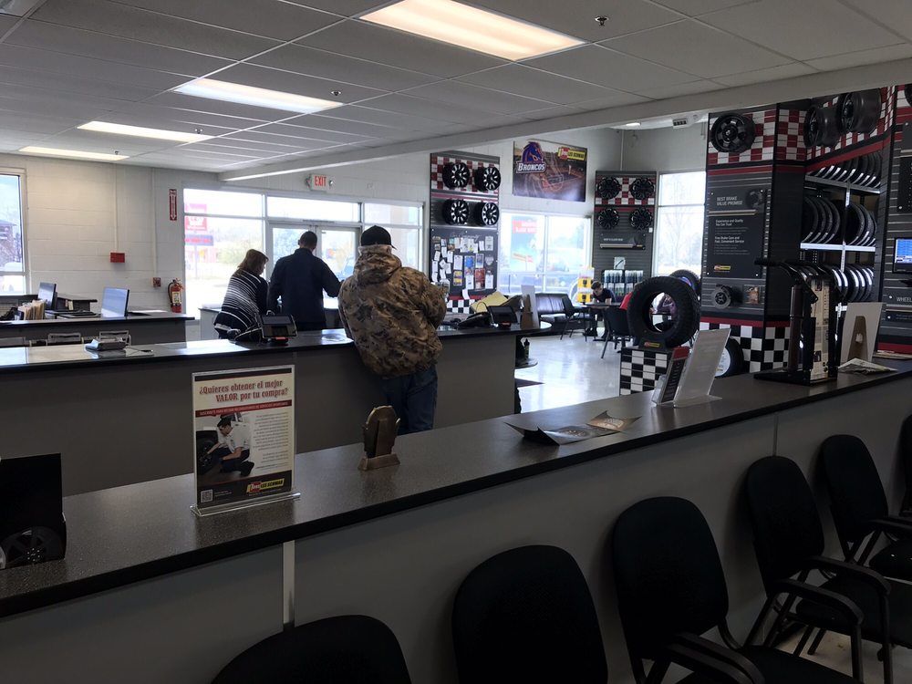 LES SCHWAB TIRE CENTER Updated October 2024 24 Reviews 975 E
