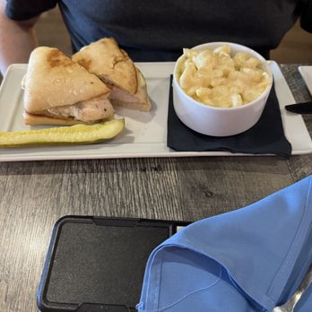 Chapter One Food & Drink. - Macaroni and cheese and chicken sandwich - Seafood Near Me - Mystic, Connecticut Chapter One Food & Drink. - Macaroni and cheese and chicken sandwich - Seafood Near Me - Mystic, Connecticut