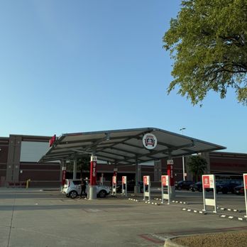 Target - Nice covered area for the pick up parking spots. - Department Stores Near Me - Plano, Texas