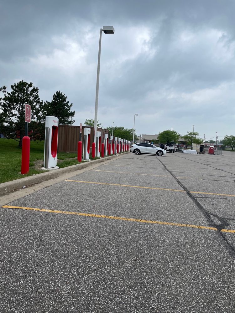 TESLA SUPERCHARGER Updated April 2024 5150 Franklin St, Michigan