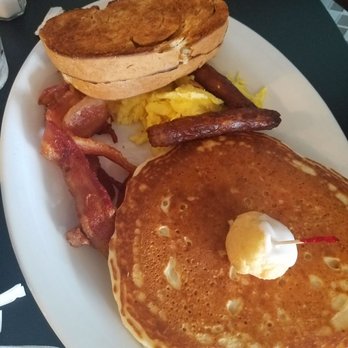 Maple Leaf Diner - wheat toast, pancakes, bacon, eggs, sausage - American Near Me - Dallas, Texas