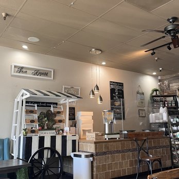 Chit Chat Cafe - Sugar stand and water pitcher - Coffee & Tea Near Me - Manteca, California
