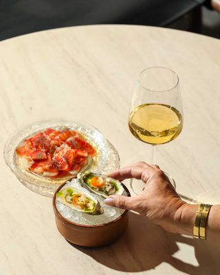 Folia Bar & Kitchen by null