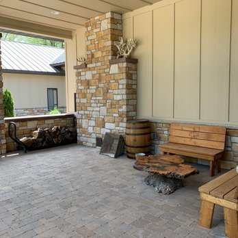 Two Hats Ranch - Front patio - Bed & Breakfast Near Me - Big Rapids, Michigan