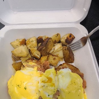 Brookside Cafe - Home made corn beef hash Benny - Breakfast & Brunch Near Me - Norwood, Massachusetts