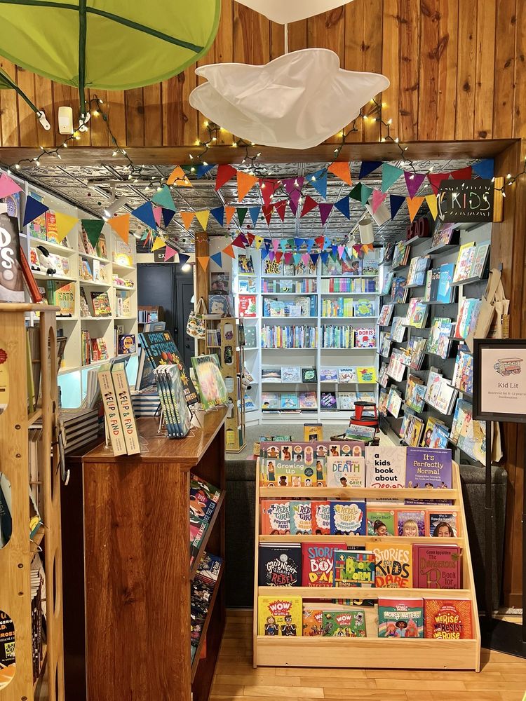 Novel Bay Booksellers Logo