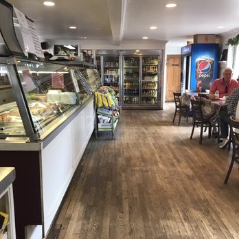 Grateful Deli - Inside. They probably have 5-6 tables - Delis Near Me - Southold, New York