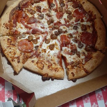 Pizza Hut - How much cheese are we supposed to get on a $17 pizza? - Pizza Near Me - Sweetwater, Tennessee Pizza Hut - How much cheese are we supposed to get on a $17 pizza? - Pizza Near Me - Sweetwater, Tennessee