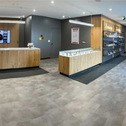 Vapours Canada - Our store offers a clean & modern space to learn about vaping, and find what works best for you.