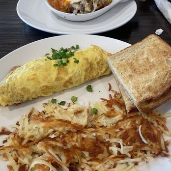 Broken Yolk Cafe - Breakfast & Brunch Near Me - Fullerton, California
