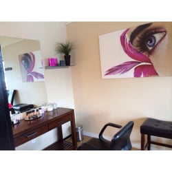 Bristol Uptown Salon - Makeup station