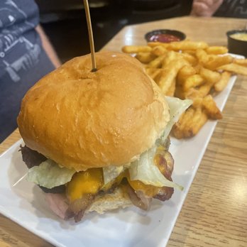 Woodys Pub - Burger and fries - Pubs Near Me - Lake Country, British Columbia Woodys Pub - Burger and fries - Pubs Near Me - Lake Country, British Columbia