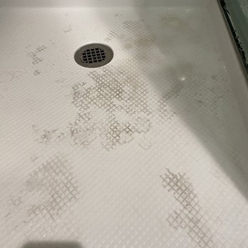 Elmwood Motel - Shower floor. - Hotels Near Me - Auburn, California